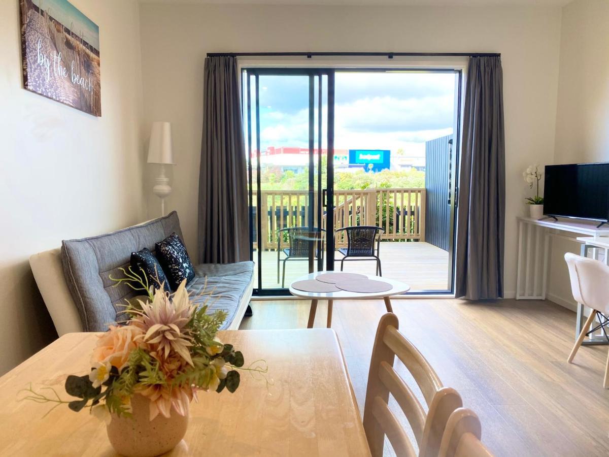 Stunning Townhouse - Walking To Botany Shopping Center Leilighet Auckland Eksteriør bilde