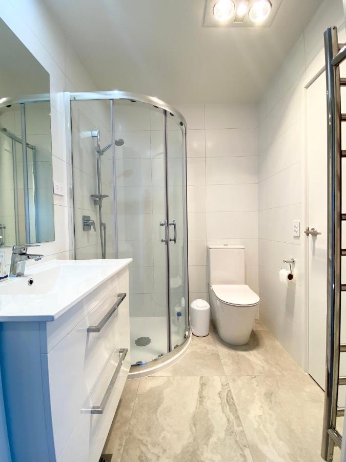 Stunning Townhouse - Walking To Botany Shopping Center Leilighet Auckland Eksteriør bilde