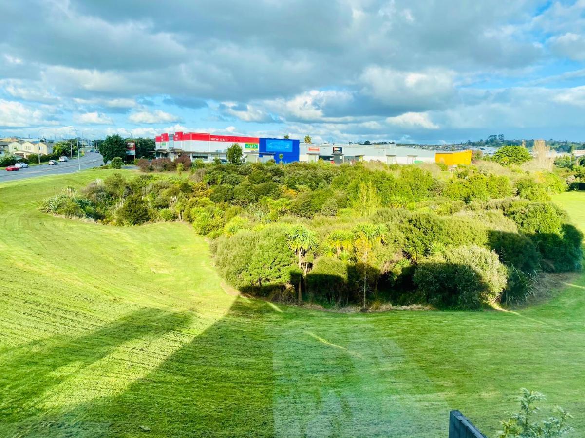 Stunning Townhouse - Walking To Botany Shopping Center Leilighet Auckland Eksteriør bilde