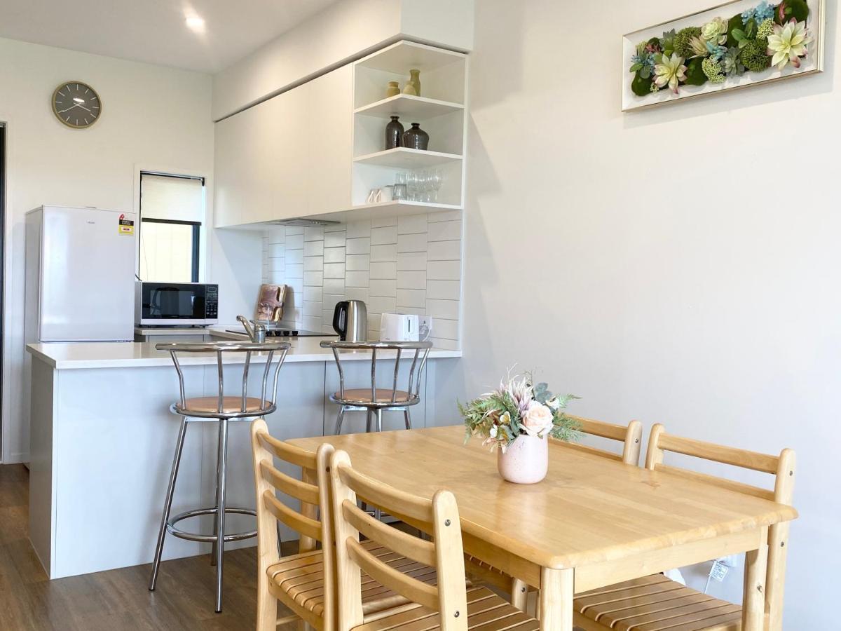 Stunning Townhouse - Walking To Botany Shopping Center Leilighet Auckland Eksteriør bilde